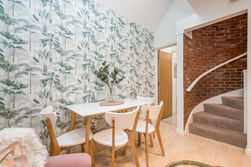 Somerset Mews Apartment *